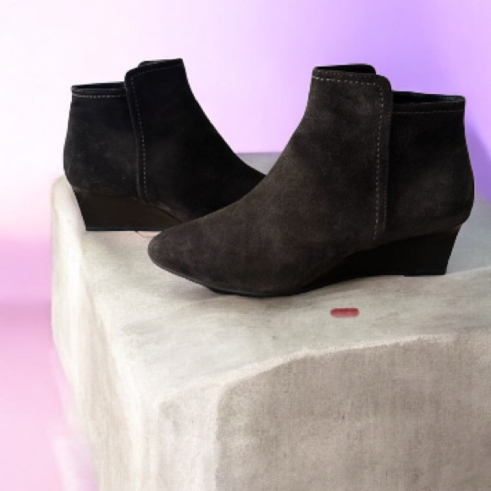 Tods made in italy 
Elegant Blown 
Suede Ankle Boots